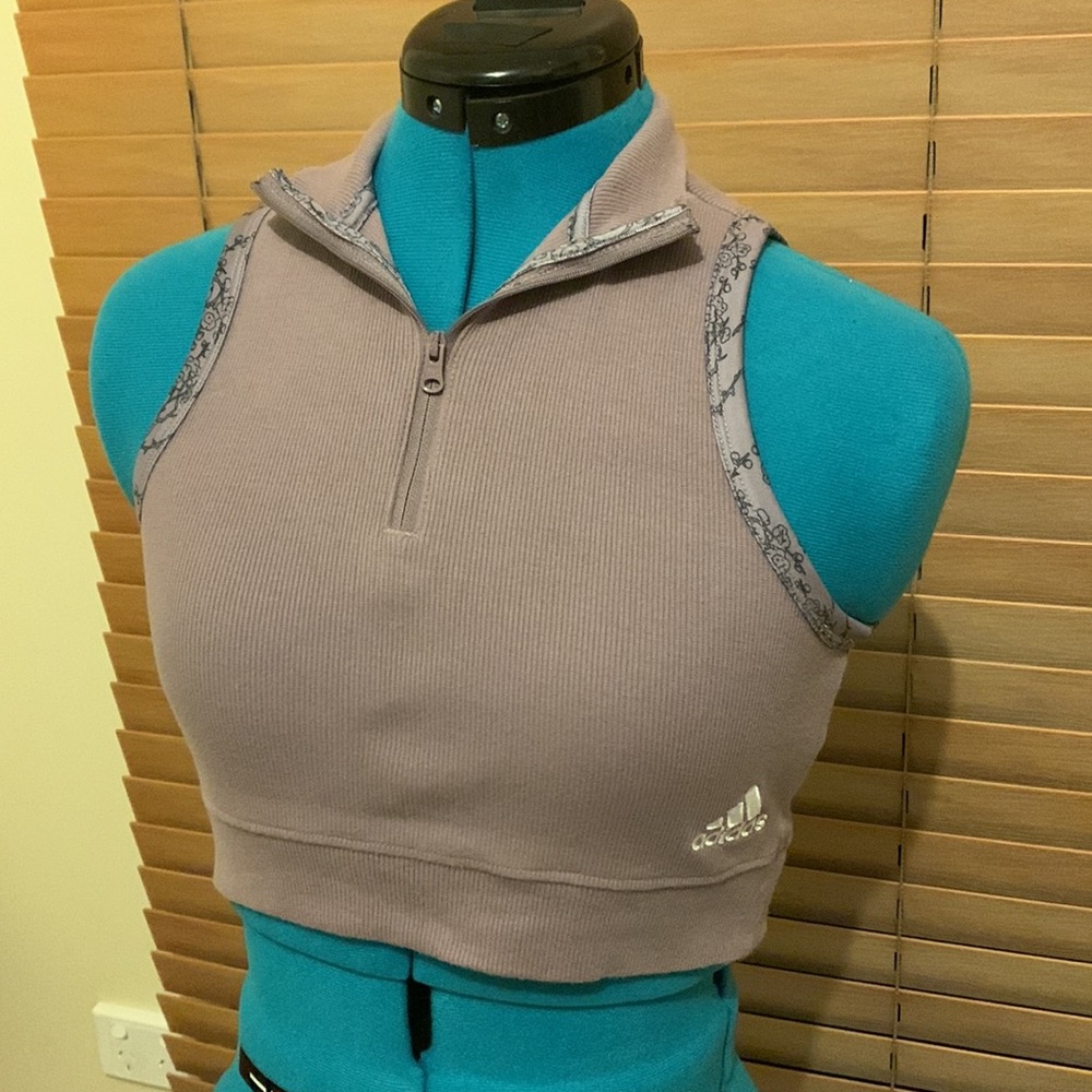 Adidas BNWOT.. summer crop top with zipper neck for polo or semi collar look - Picture 3 of 4